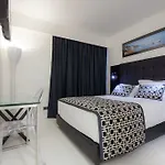 Boutique 3* פארו